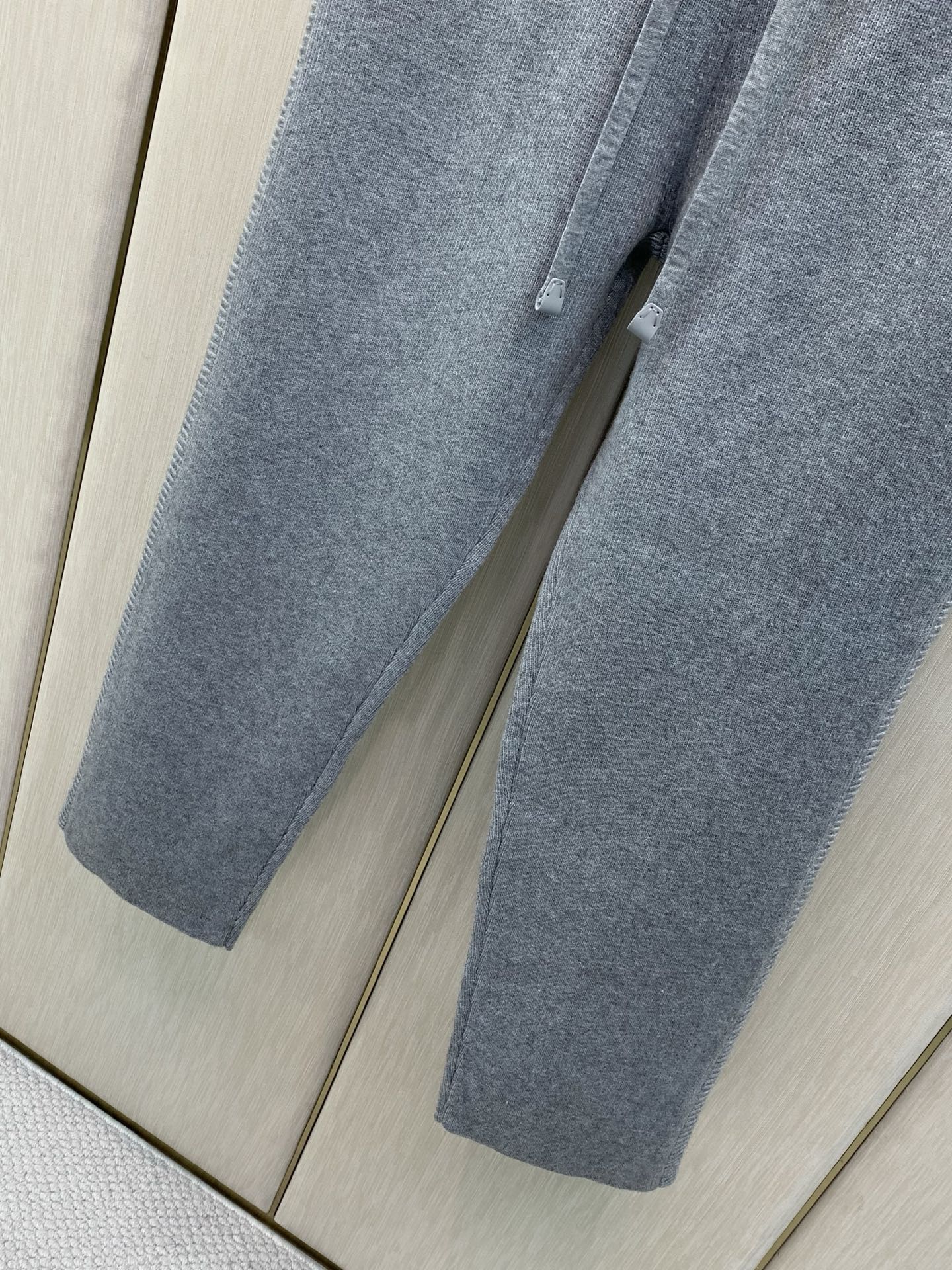 一套，BERLUTI 布鲁提，2026冬季最新品，时尚休闲针织套装，专柜同步有售，原单狠货，采用进口原版面料，舒适度极佳