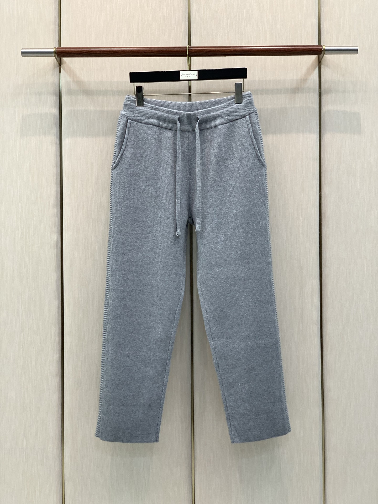 一套，BERLUTI 布鲁提，2026冬季最新品，时尚休闲针织套装，专柜同步有售，原单狠货，采用进口原版面料，舒适度极佳