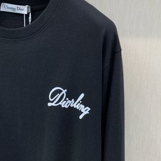 ,Dior 迪奥, 2026早秋新品,专柜同步有售,简约时尚休闲圆领长袖T恤,原版进口面料,舒适透气,顶级印花工艺字母图 ,Dior 迪奥, 2026早秋新品,专柜同步有售,简约时尚休闲圆领长袖T恤,原版进口面料,舒适透气,顶级印花工艺字母图