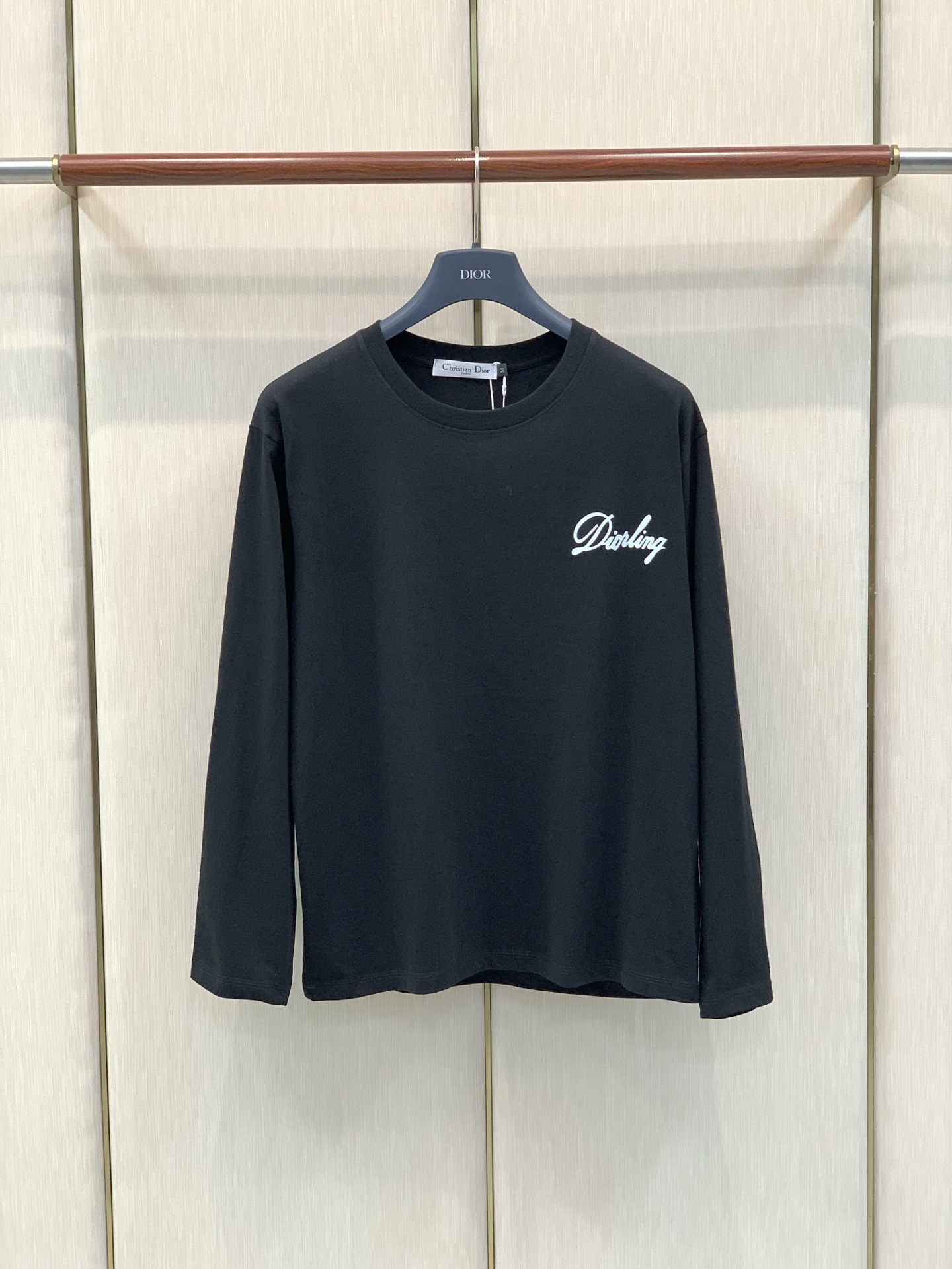 ，Dior 迪奥， 2026早秋新品，专柜同步有售，简约时尚休闲圆领长袖T恤，原版进口面料，舒适透气，顶级印花工艺字母图