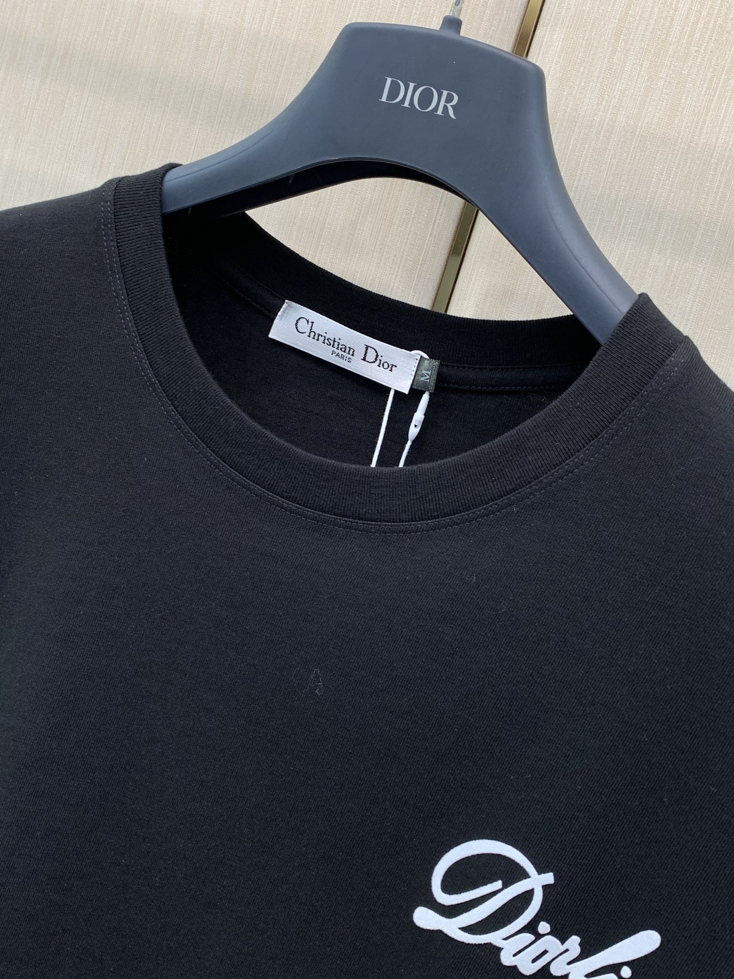 ,Dior 迪奥, 2026早秋新品,专柜同步有售,简约时尚休闲圆领长袖T恤,原版进口面料,舒适透气,顶级印花工艺字母图 ,Dior 迪奥, 2026早秋新品,专柜同步有售,简约时尚休闲圆领长袖T恤,原版进口面料,舒适透气,顶级印花工艺字母图