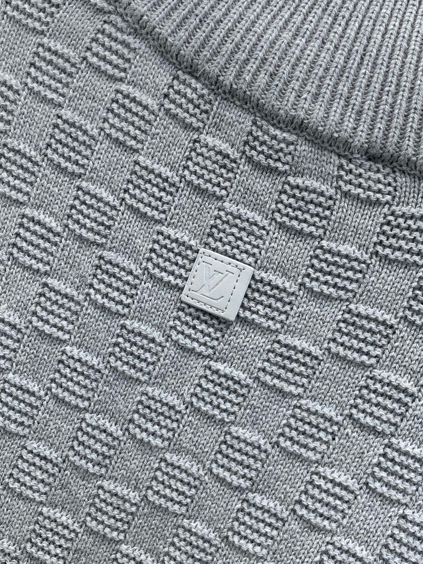 ，LouisVuitton 路易威登，2026冬季最新款，专柜同步有售，原单狠货，时尚休闲半高领针织毛衣，上身很有特点！