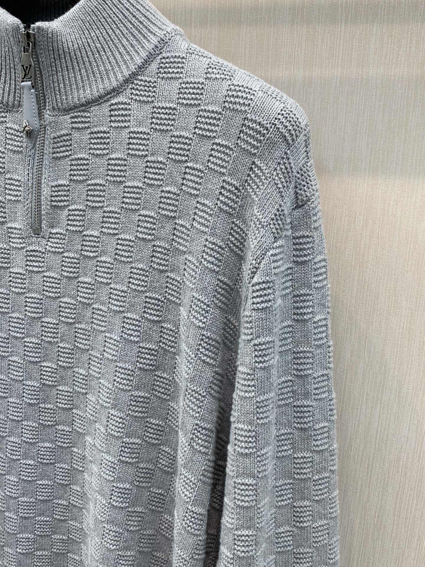 ，LouisVuitton 路易威登，2026冬季最新款，专柜同步有售，原单狠货，时尚休闲半高领针织毛衣，上身很有特点！