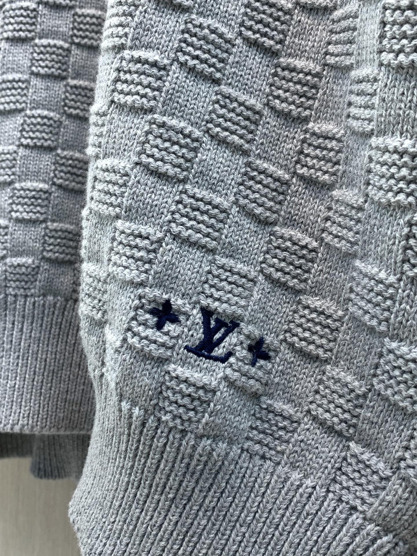 ，LouisVuitton 路易威登，2026冬季最新款，专柜同步有售，原单狠货，时尚休闲半高领针织毛衣，上身很有特点！