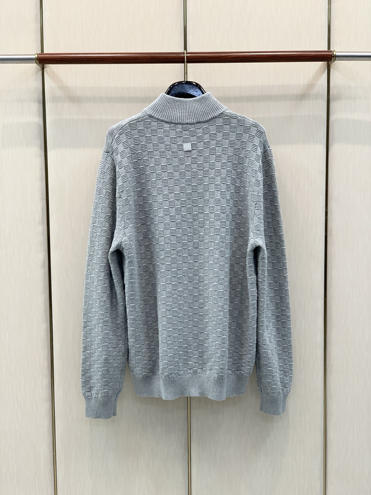 ，LouisVuitton 路易威登，2026冬季最新款，专柜同步有售，原单狠货，时尚休闲半高领针织毛衣，上身很有特点！