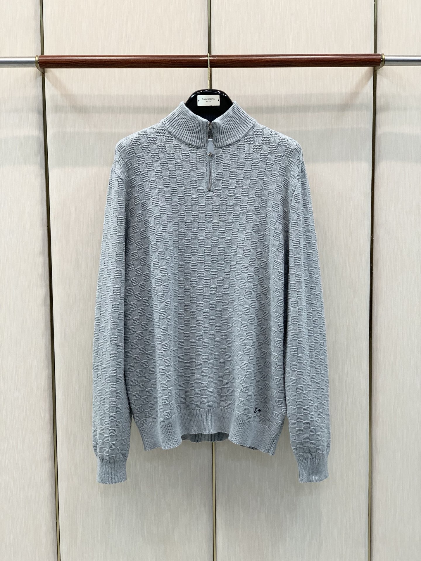 ，LouisVuitton 路易威登，2026冬季最新款，专柜同步有售，原单狠货，时尚休闲半高领针织毛衣，上身很有特点！