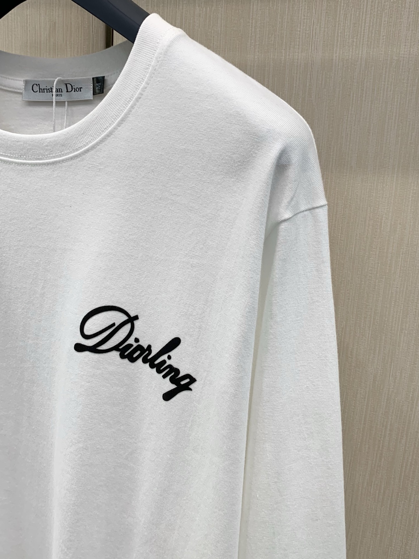 ，Dior 迪奥， 2026早秋新品，专柜同步有售，简约时尚休闲圆领长袖T恤，原版进口面料，舒适透气，顶级印花工艺字母图