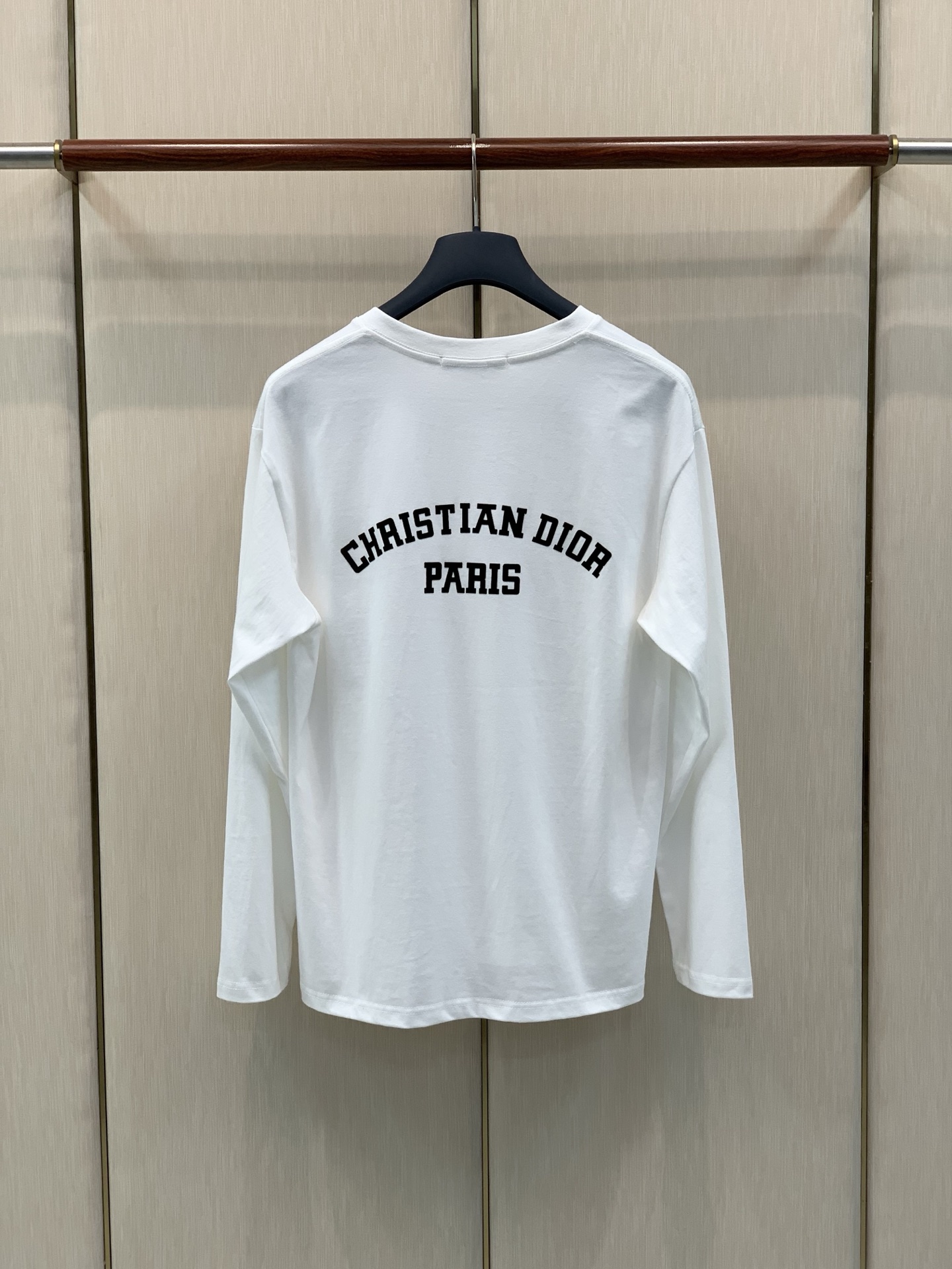 ，Dior 迪奥， 2026早秋新品，专柜同步有售，简约时尚休闲圆领长袖T恤，原版进口面料，舒适透气，顶级印花工艺字母图