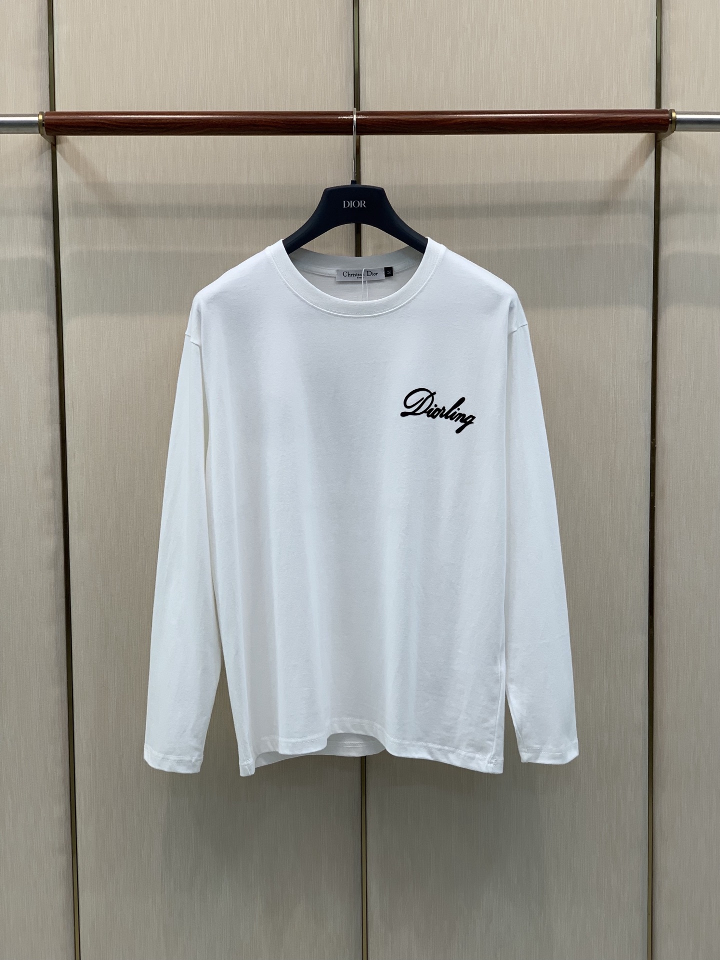 ，Dior 迪奥， 2026早秋新品，专柜同步有售，简约时尚休闲圆领长袖T恤，原版进口面料，舒适透气，顶级印花工艺字母图