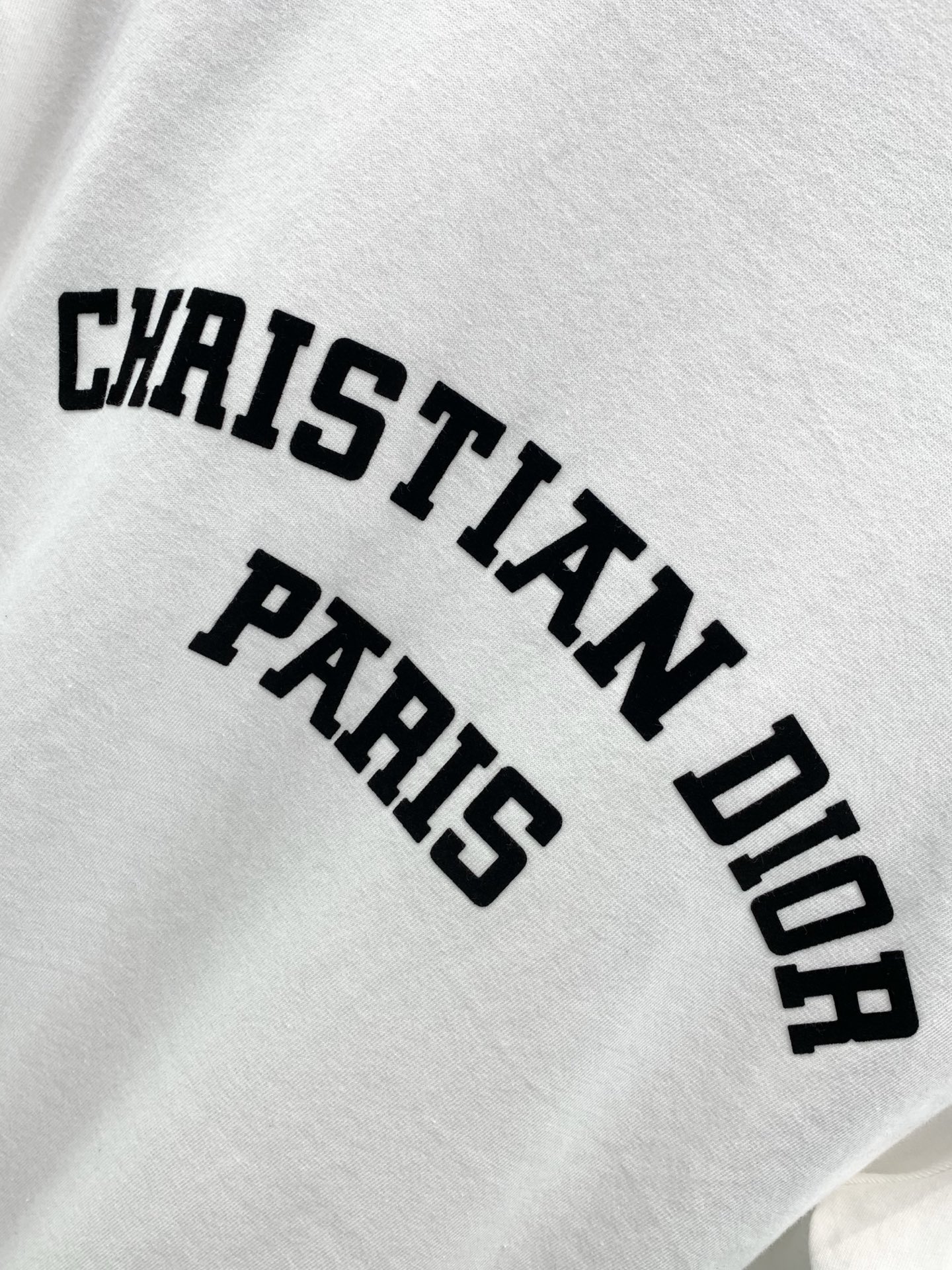 ，Dior 迪奥， 2026早秋新品，专柜同步有售，简约时尚休闲圆领长袖T恤，原版进口面料，舒适透气，顶级印花工艺字母图