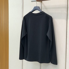 ,LouisVuitton 路易威登,2026早秋最新款,专柜同步有售,原单狠货,时尚休闲圆领长袖T恤,上身很有特点!吸 ,LouisVuitton 路易威登,2026早秋最新款,专柜同步有售,原单狠货,时尚休闲圆领长袖T恤,上身很有特点!吸
