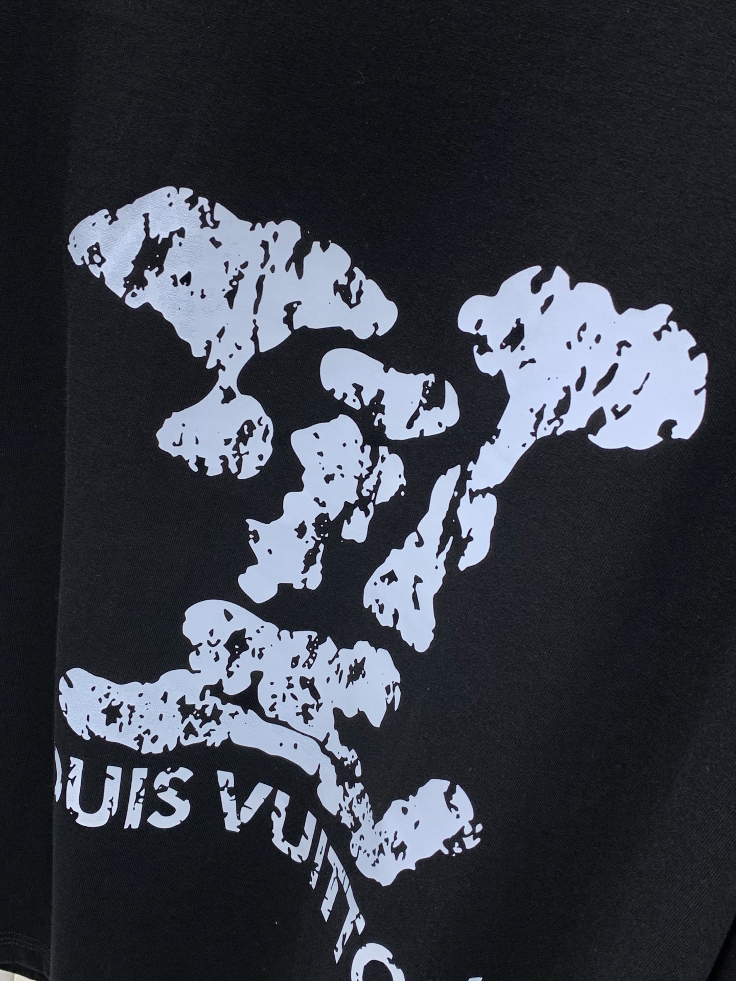 ,LouisVuitton 路易威登,2026早秋最新款,专柜同步有售,原单狠货,时尚休闲圆领长袖T恤,上身很有特点!吸 ,LouisVuitton 路易威登,2026早秋最新款,专柜同步有售,原单狠货,时尚休闲圆领长袖T恤,上身很有特点!吸