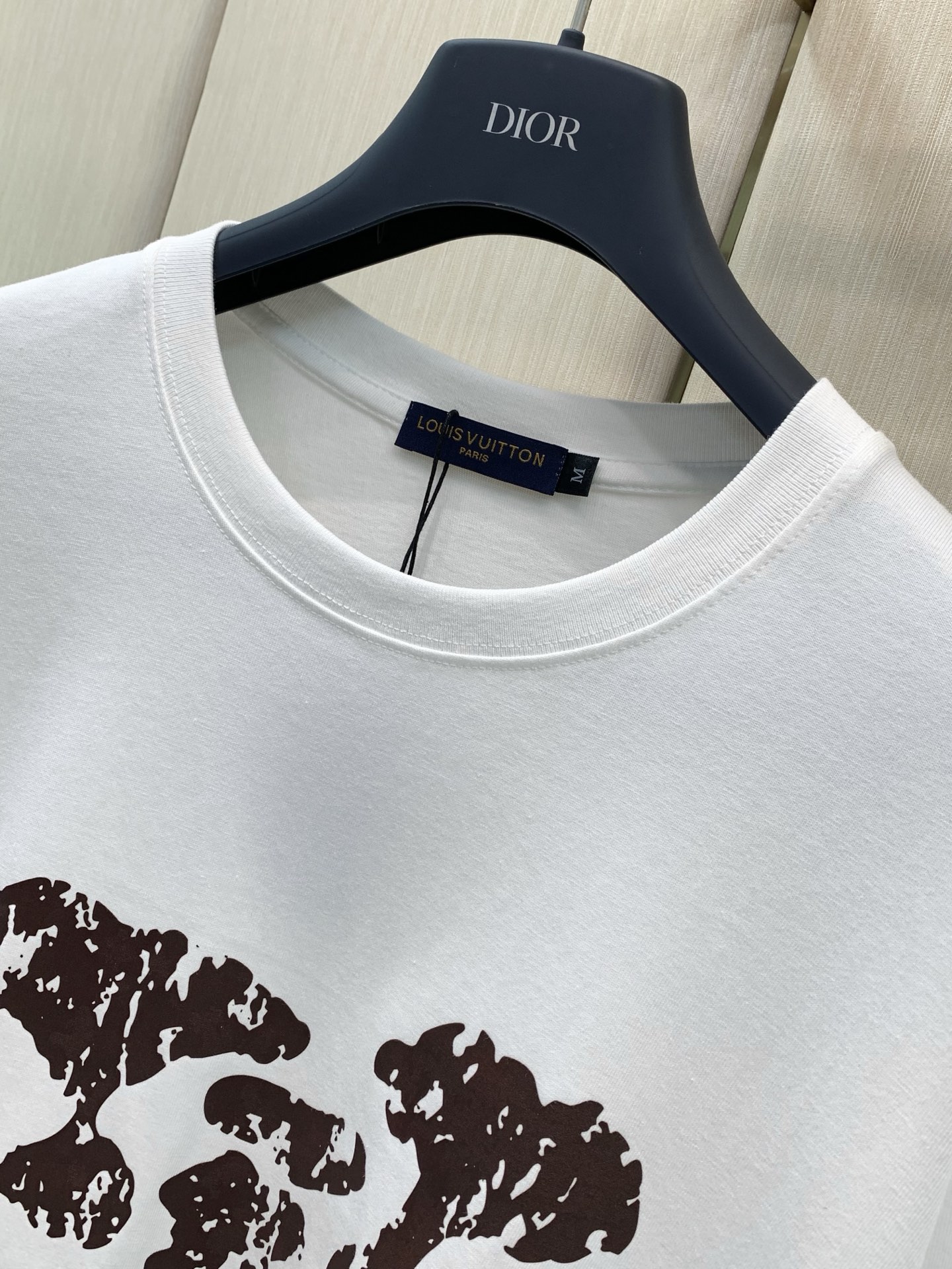 ，LouisVuitton 路易威登，2026早秋最新款，专柜同步有售，原单狠货，时尚休闲圆领长袖T恤，上身很有特点！吸