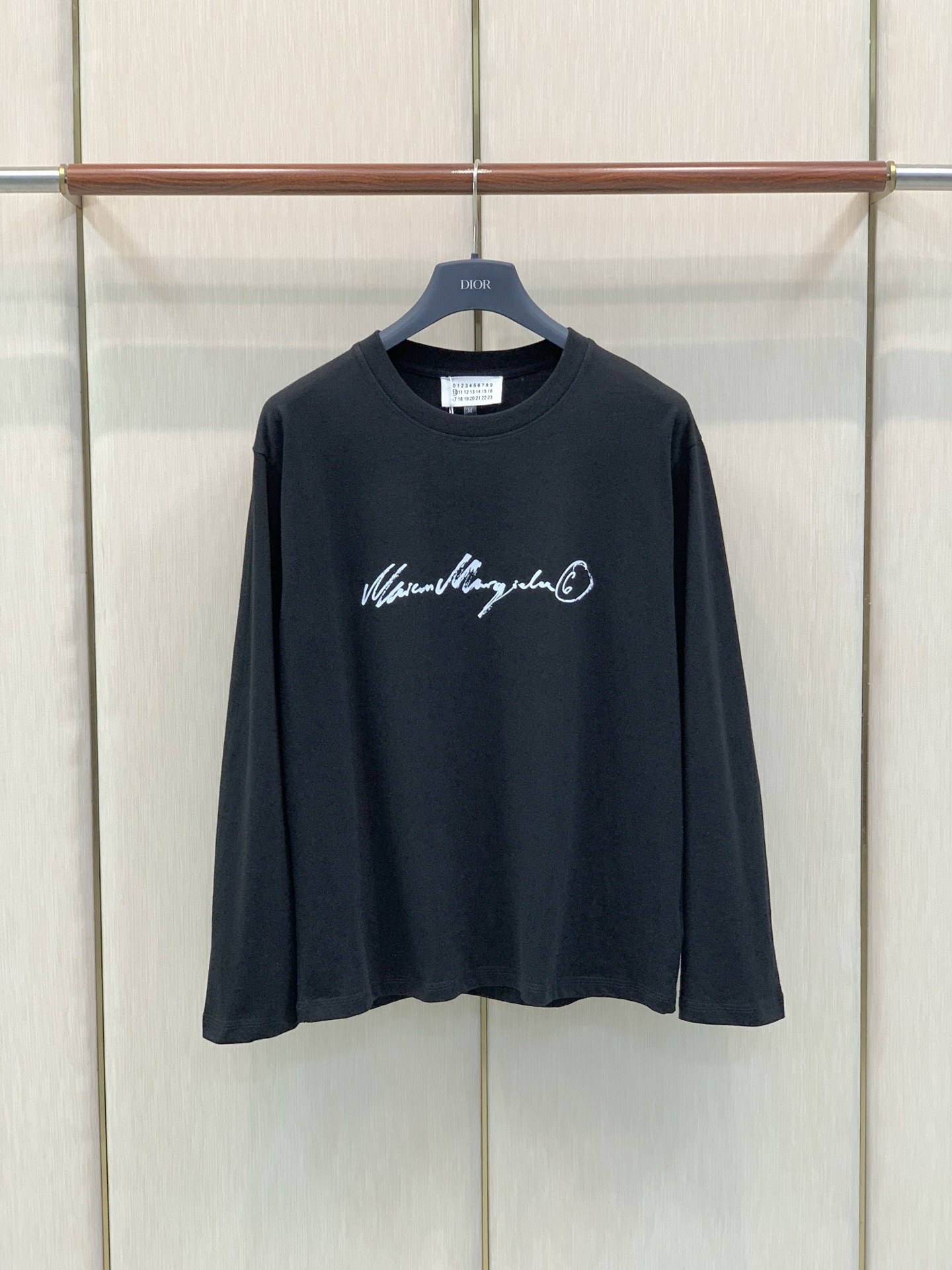 ，Maison Margiela马吉拉，2026早秋最新品，专柜同步有售，原单狠货，时尚休闲圆领长袖T恤，上身舒适！吸睛