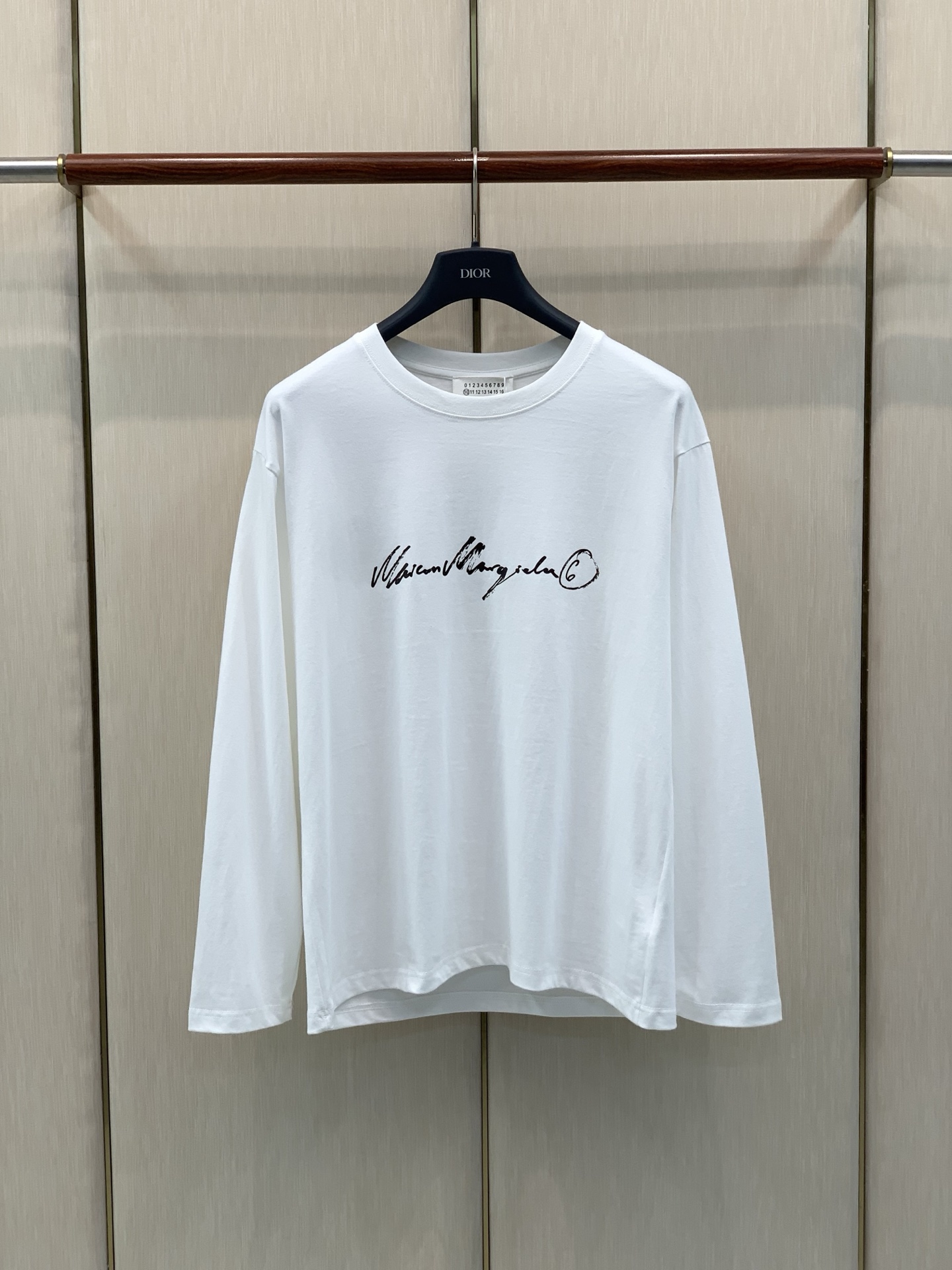 ，Maison Margiela马吉拉，2026早秋最新品，专柜同步有售，原单狠货，时尚休闲圆领长袖T恤，上身舒适！吸睛