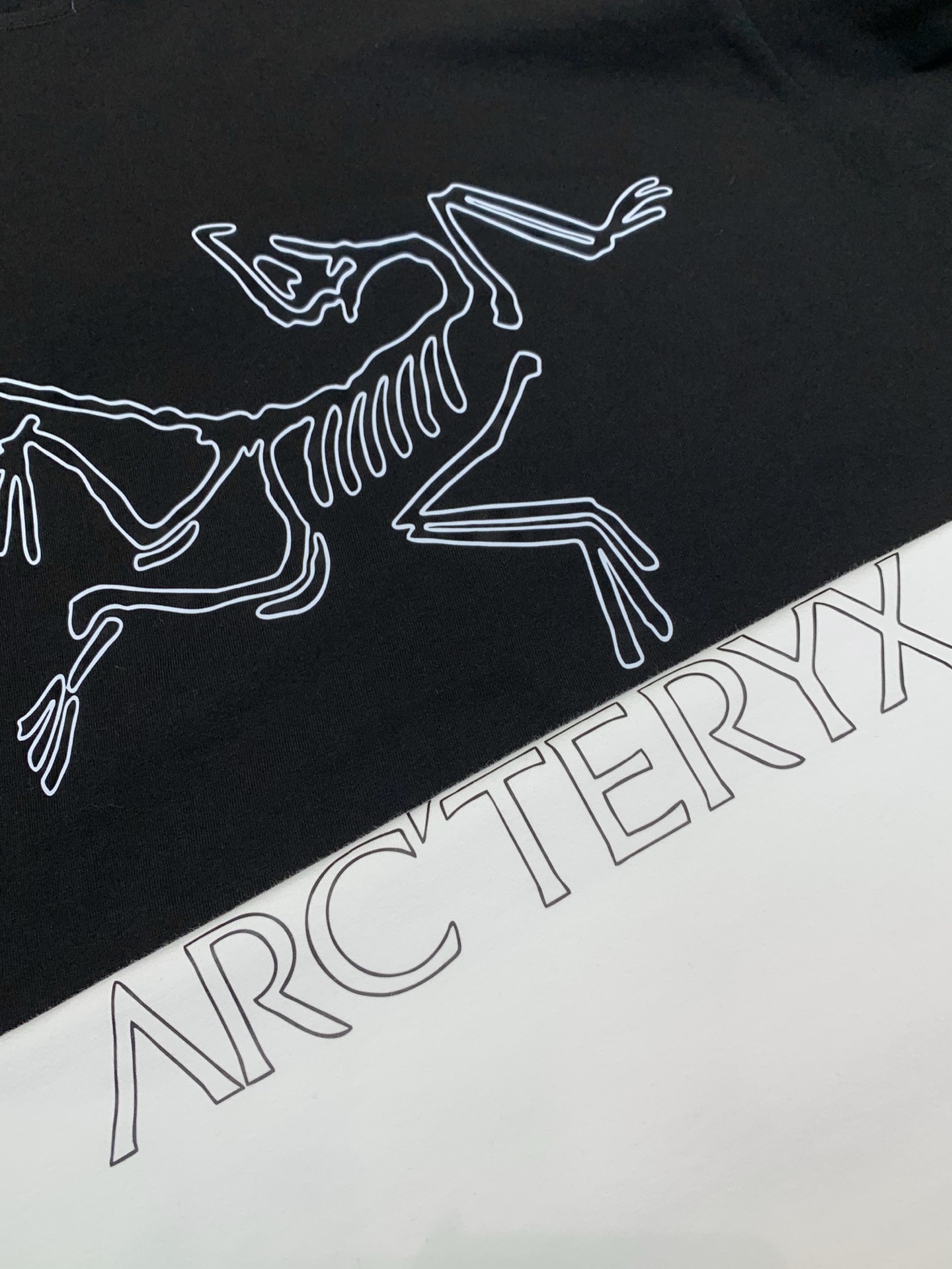 ，ARCTERYX 始祖鸟，2026早秋AW新品，时尚休闲圆领长袖T恤，专柜同步有售，原单狠货，进口原版面料，工艺极度复