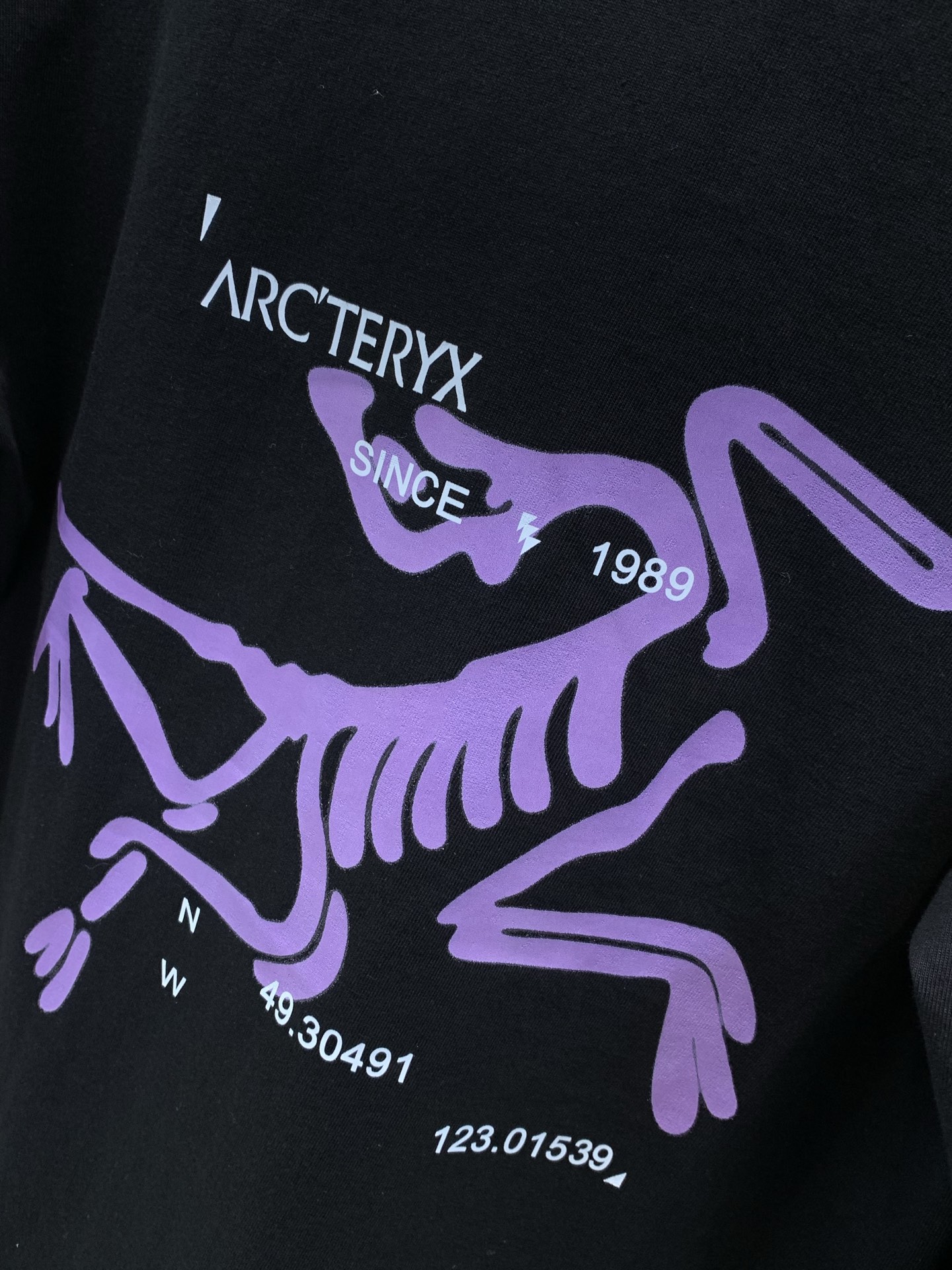 ，ARCTERYX 始祖鸟，2026早秋AW新品，时尚休闲圆领长袖T恤，专柜同步有售，原单狠货，进口原版面料，工艺极度复