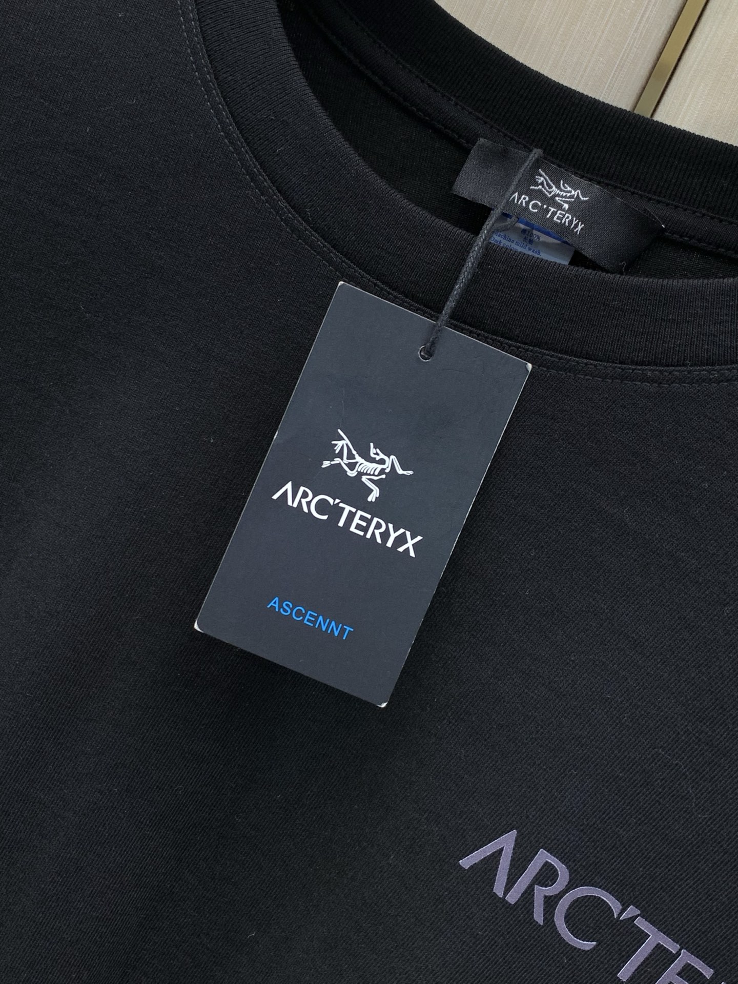 ，ARCTERYX 始祖鸟，2026早秋AW新品，时尚休闲圆领长袖T恤，专柜同步有售，原单狠货，进口原版面料，工艺极度复