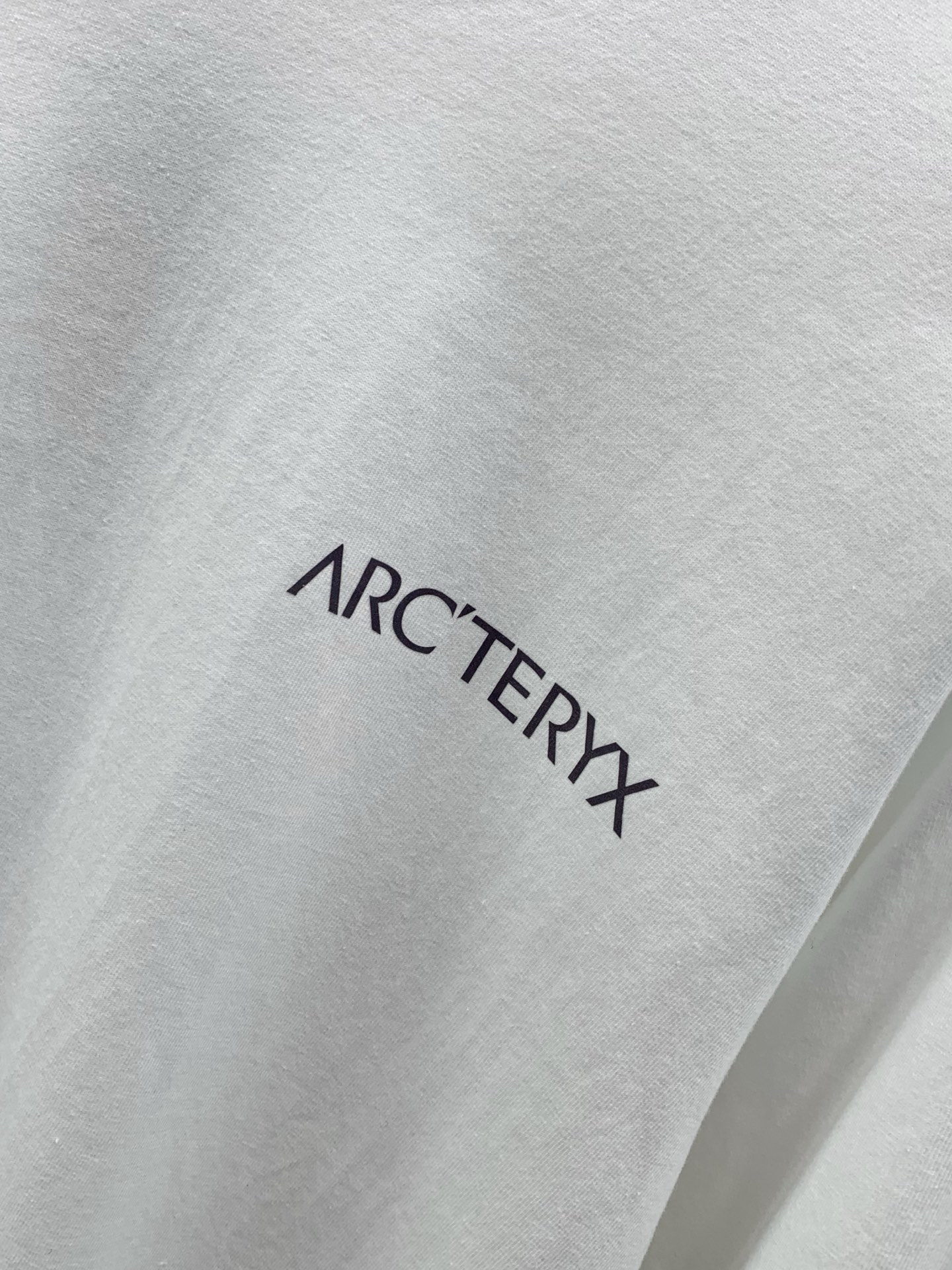 ,ARCTERYX 始祖鸟,2026早秋AW新品,时尚休闲圆领长袖T恤,专柜同步有售,原单狠货,进口原版面料,工艺极度复 ,ARCTERYX 始祖鸟,2026早秋AW新品,时尚休闲圆领长袖T恤,专柜同步有售,原单狠货,进口原版面料,工艺极度复
