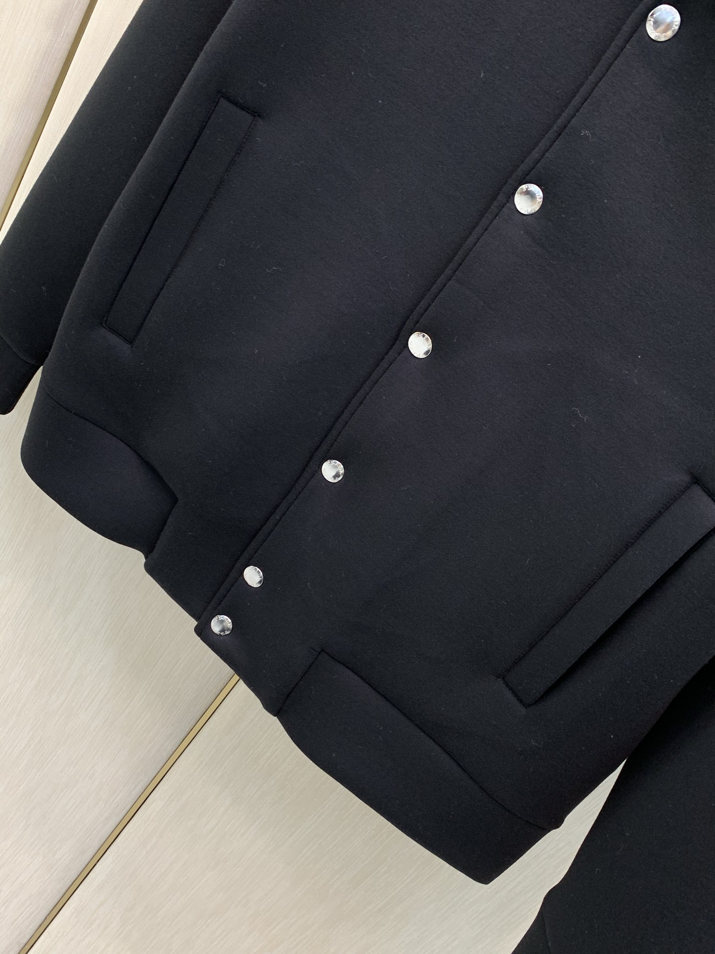 ，PRADA 普拉达，2026秋季最新品，专柜同步有售，时尚休闲夹克外套，进口原版面料，做工极为复杂，唯一可以做代购级别