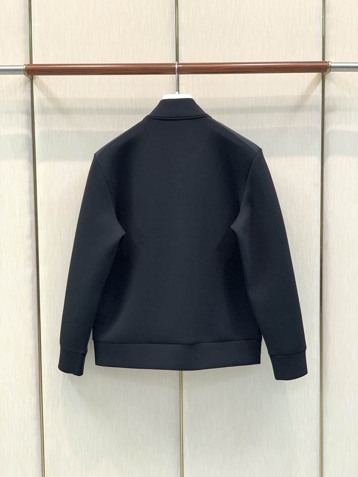 ，PRADA 普拉达，2026秋季最新品，专柜同步有售，时尚休闲夹克外套，进口原版面料，做工极为复杂，唯一可以做代购级别
