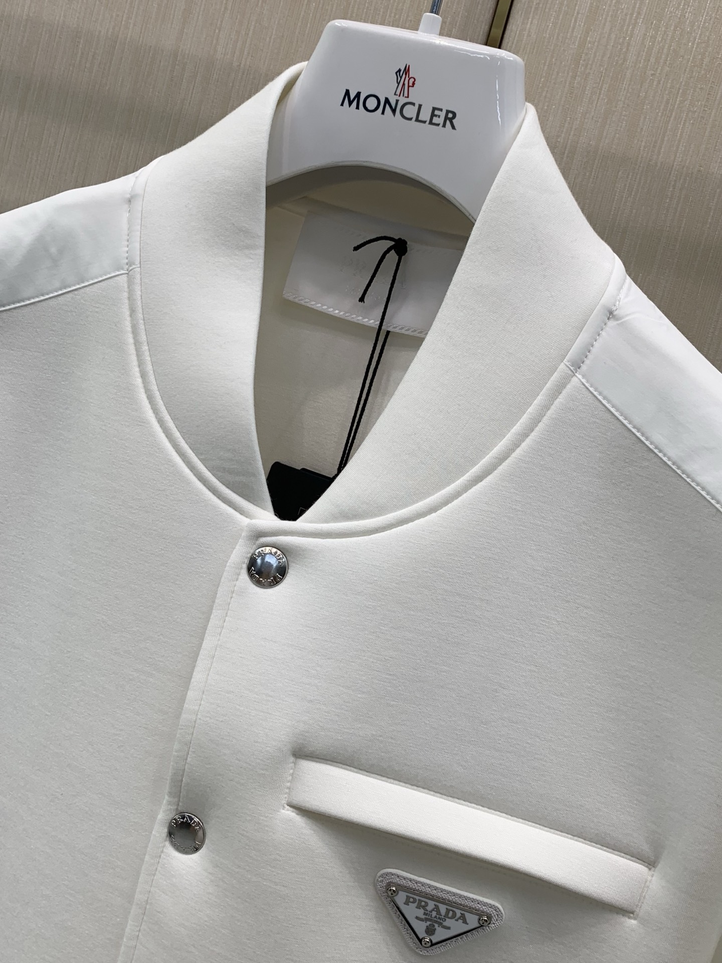 ,PRADA 普拉达,2026秋季最新品,专柜同步有售,时尚休闲夹克外套,进口原版面料,做工极为复杂,唯一可以做代购级别 ,PRADA 普拉达,2026秋季最新品,专柜同步有售,时尚休闲夹克外套,进口原版面料,做工极为复杂,唯一可以做代购级别