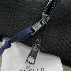 ,Moncler 蒙口,2026秋季最新品,专柜同步有售,原单狠货,时尚休闲连帽拼接外套,上身舒适!吸睛而有亮点,采用进 ,Moncler 蒙口,2026秋季最新品,专柜同步有售,原单狠货,时尚休闲连帽拼接外套,上身舒适!吸睛而有亮点,采用进