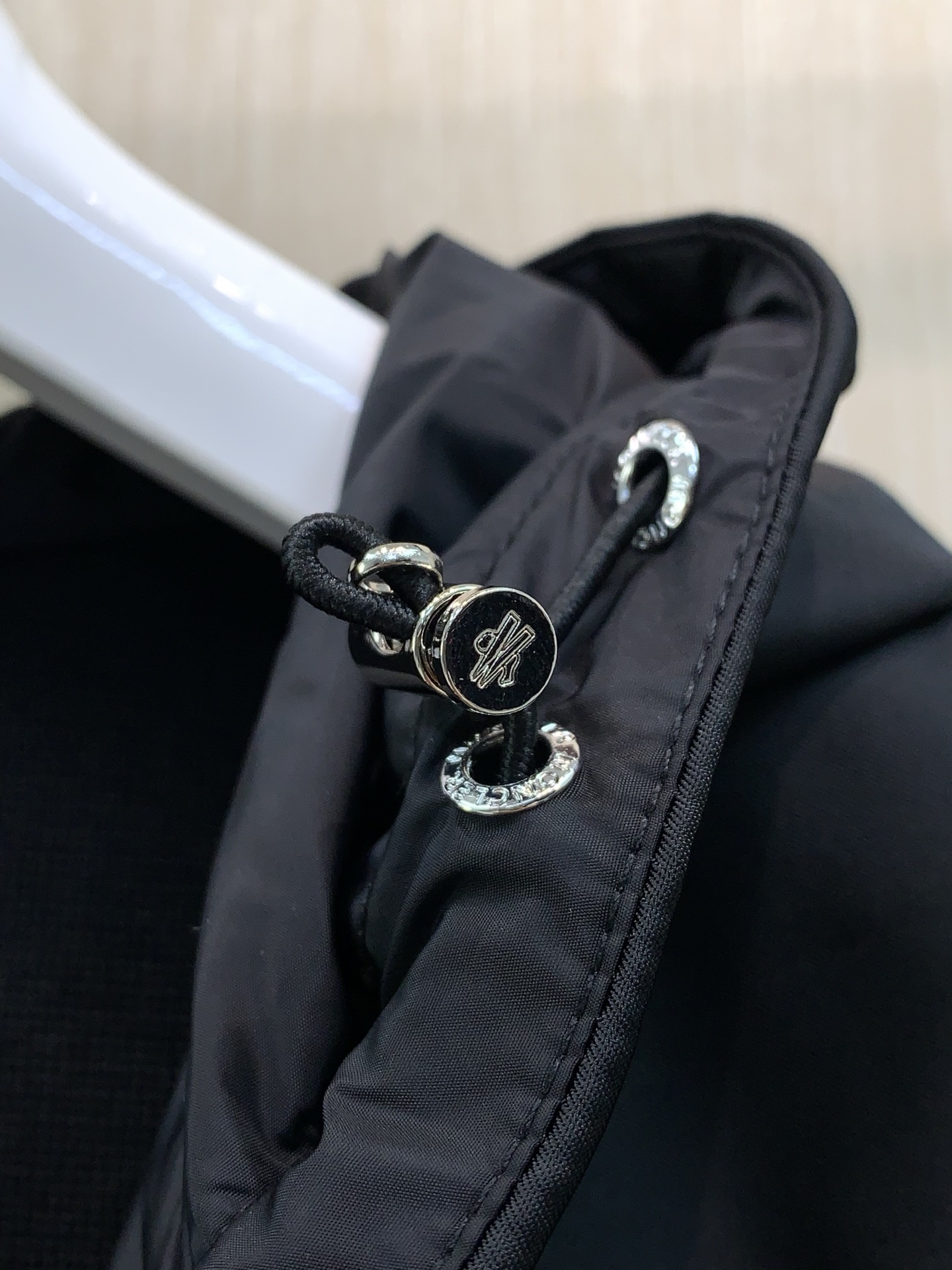 ,Moncler 蒙口,2026秋季最新品,专柜同步有售,原单狠货,时尚休闲连帽拼接外套,上身舒适!吸睛而有亮点,采用进 ,Moncler 蒙口,2026秋季最新品,专柜同步有售,原单狠货,时尚休闲连帽拼接外套,上身舒适!吸睛而有亮点,采用进