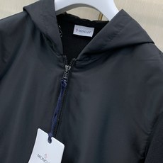 ,Moncler 蒙口,2026秋季最新品,专柜同步有售,原单狠货,时尚休闲连帽拼接外套,上身舒适!吸睛而有亮点,采用进 ,Moncler 蒙口,2026秋季最新品,专柜同步有售,原单狠货,时尚休闲连帽拼接外套,上身舒适!吸睛而有亮点,采用进