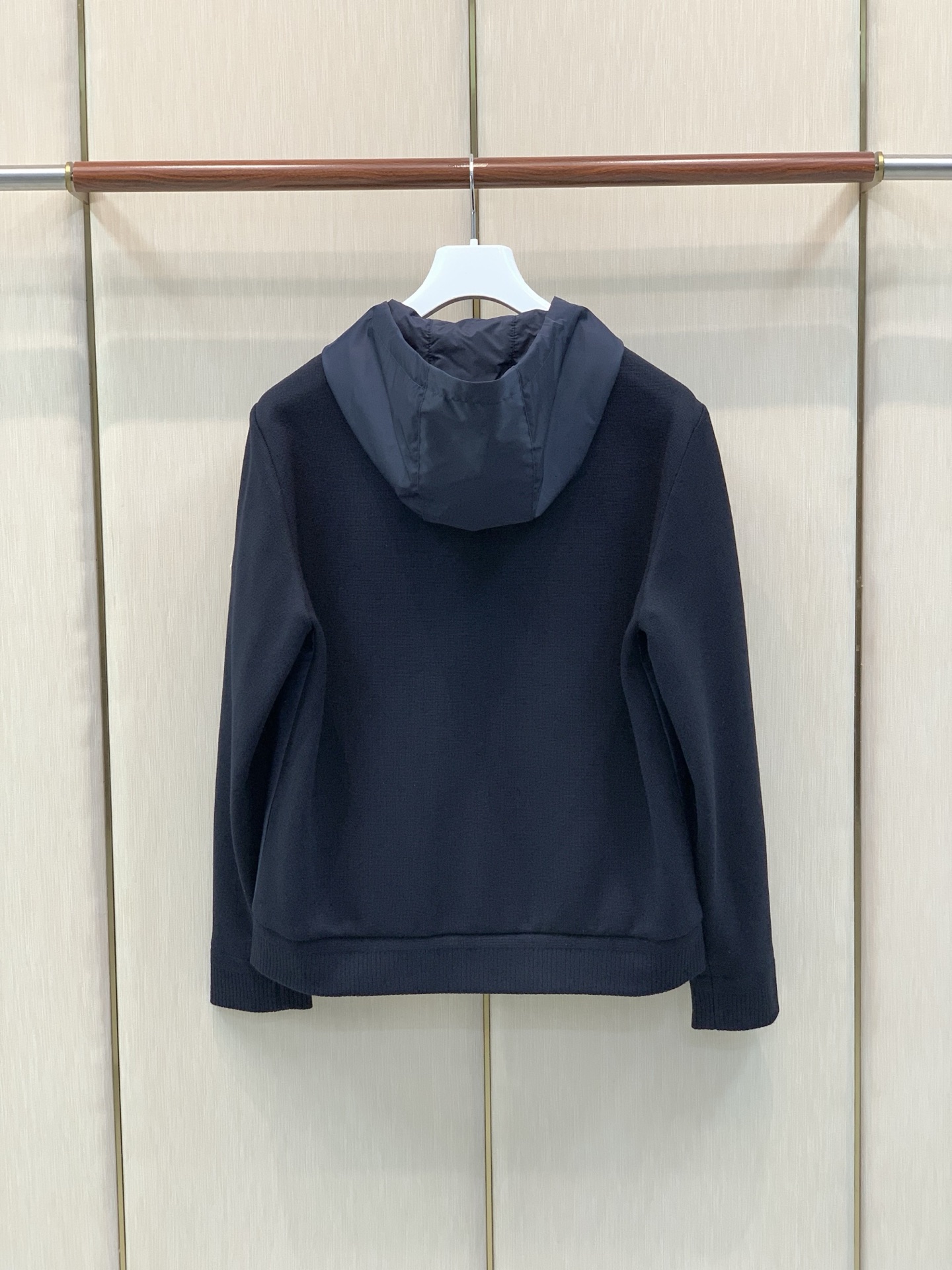 ，Moncler 蒙口，2026秋季最新品，专柜同步有售，原单狠货，时尚休闲连帽拼接外套，上身舒适！吸睛而有亮点，采用进