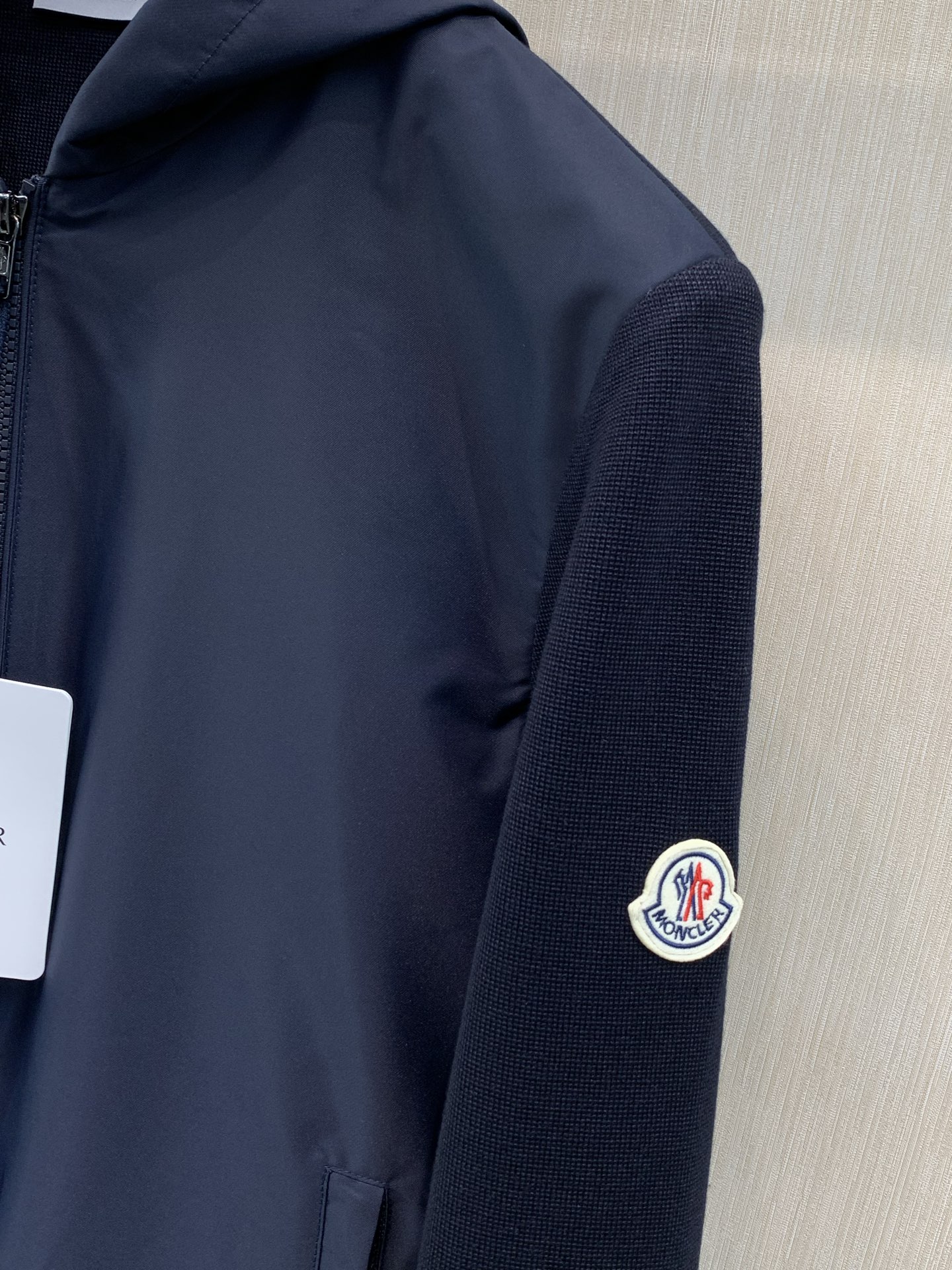 ，Moncler 蒙口，2026秋季最新品，专柜同步有售，原单狠货，时尚休闲连帽拼接外套，上身舒适！吸睛而有亮点，采用进