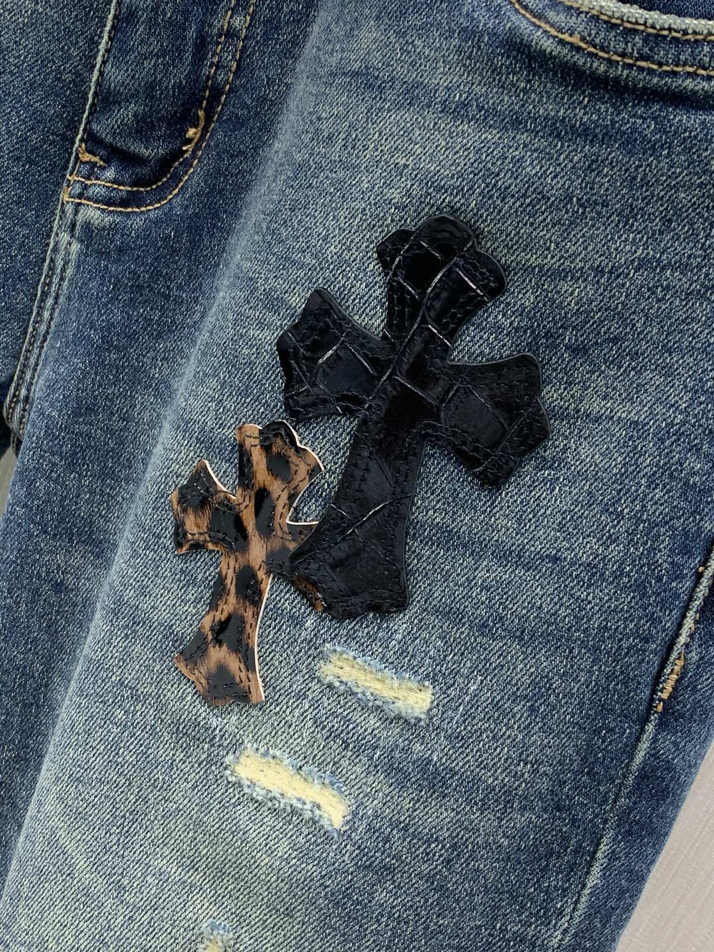 ,Chrome Hearts 克罗心,2026春秋新品,专柜同步有售,原单狠货,时尚休闲水洗牛仔裤,采用进口原版面料,顶 ,Chrome Hearts 克罗心,2026春秋新品,专柜同步有售,原单狠货,时尚休闲水洗牛仔裤,采用进口原版面料,顶
