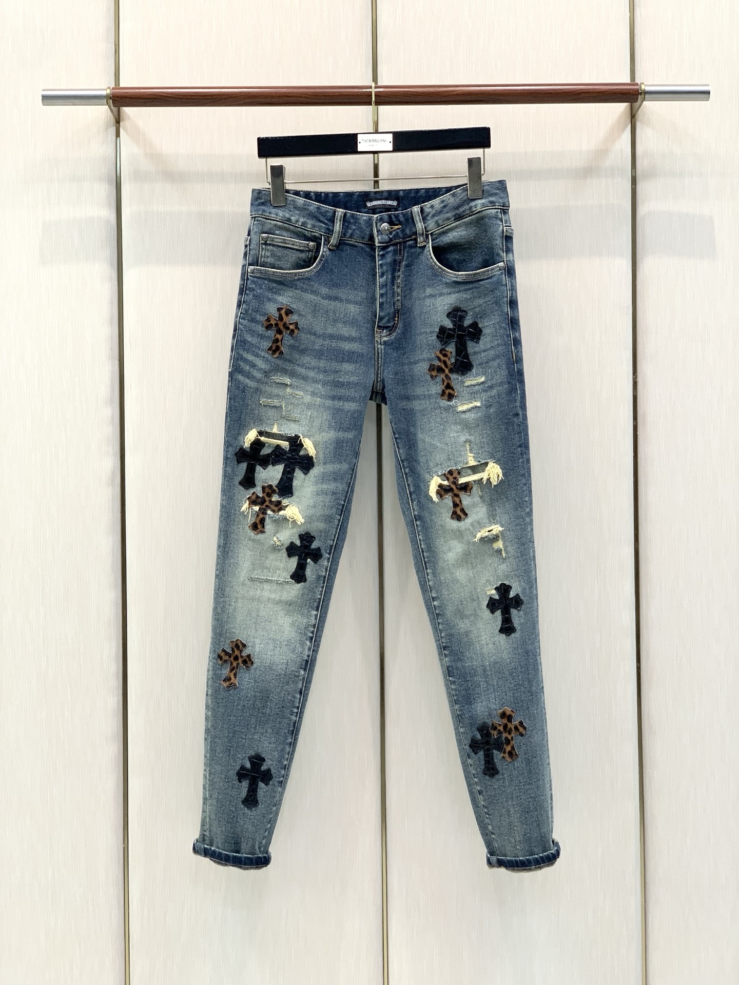 ，Chrome Hearts 克罗心，2026春秋新品，专柜同步有售，原单狠货，时尚休闲水洗牛仔裤，采用进口原版面料，顶