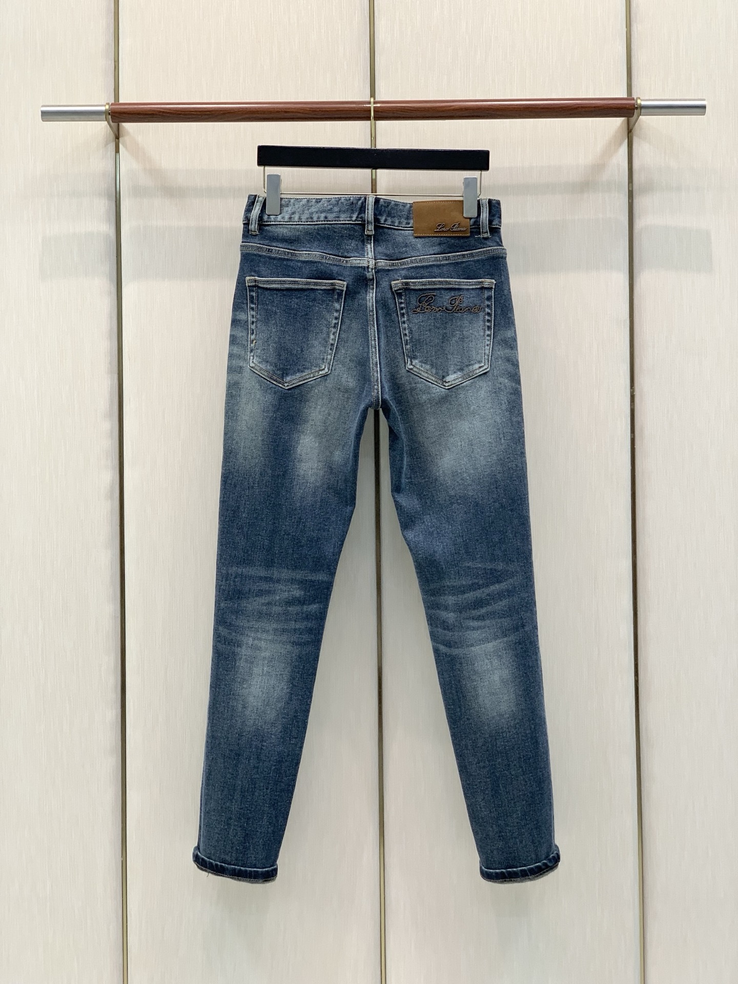 ，Loro Piana(Loro Piana )，2026春秋最新品，专柜同步有售，原单狠货，时尚休闲牛仔裤，采用进口原