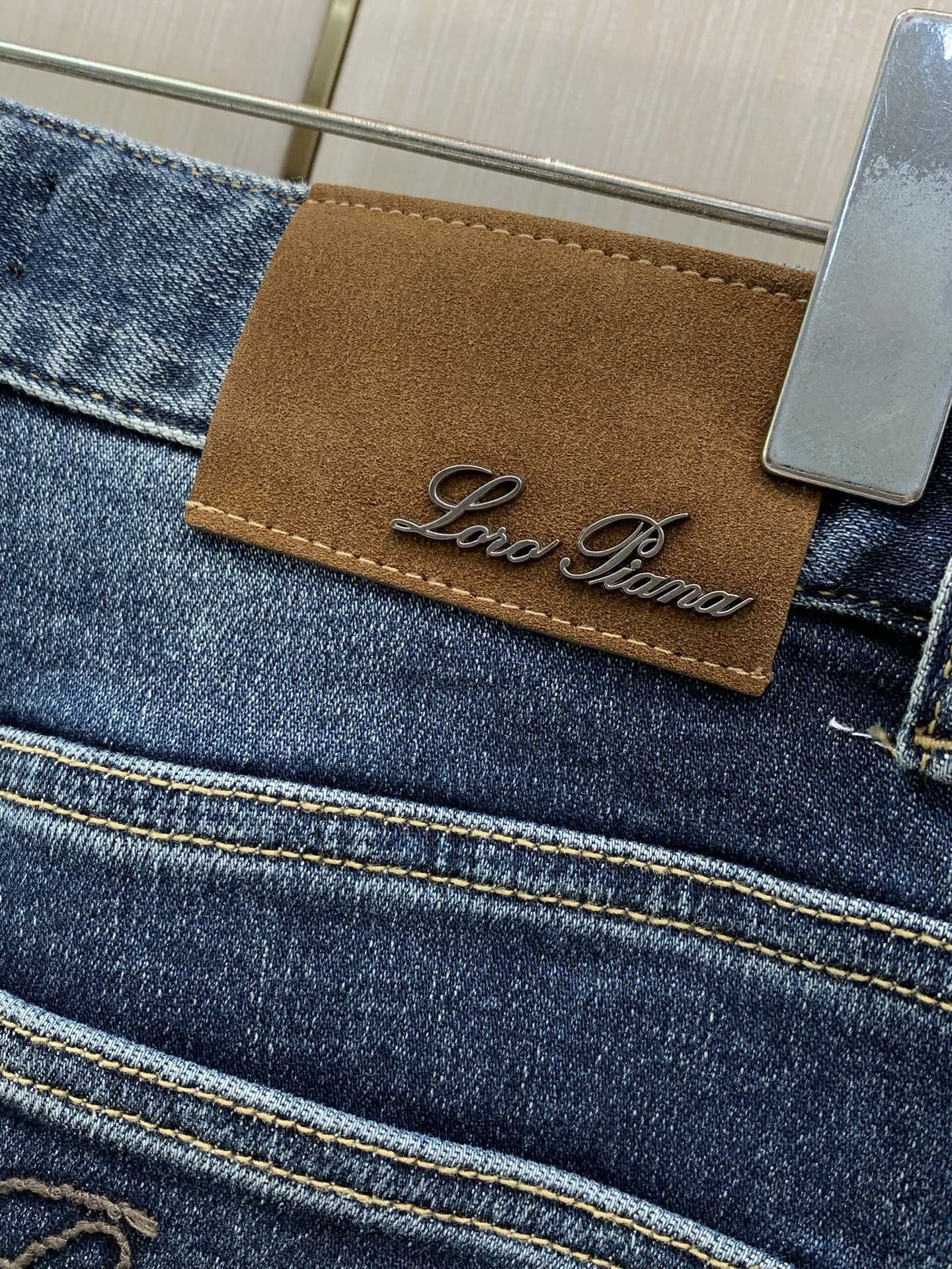 ，Loro Piana(Loro Piana )，2026春秋最新品，专柜同步有售，原单狠货，时尚休闲牛仔裤，采用进口原