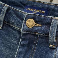 ,LouisVuitton 路易威登,2026春秋最新款,专柜同步有售,原单狠货,时尚休闲水洗牛仔裤,上身很有特点!吸睛 ,LouisVuitton 路易威登,2026春秋最新款,专柜同步有售,原单狠货,时尚休闲水洗牛仔裤,上身很有特点!吸睛
