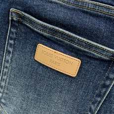 ,LouisVuitton 路易威登,2026春秋最新款,专柜同步有售,原单狠货,时尚休闲水洗牛仔裤,上身很有特点!吸睛 ,LouisVuitton 路易威登,2026春秋最新款,专柜同步有售,原单狠货,时尚休闲水洗牛仔裤,上身很有特点!吸睛