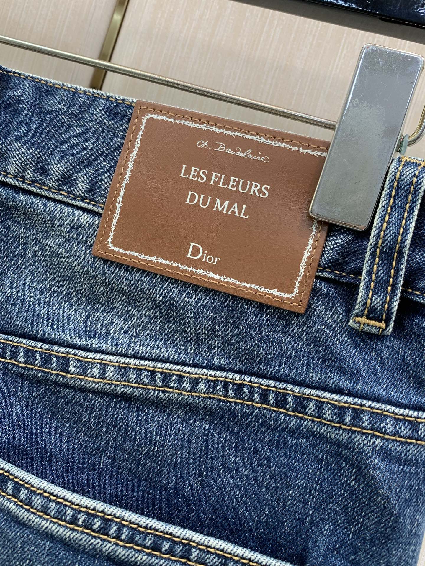 ，Dior 迪奥，2026春秋新品，官网专柜同步有售，原单狠货，时尚休闲水洗牛仔裤，超级有范儿的一款牛仔裤，定制原版水洗