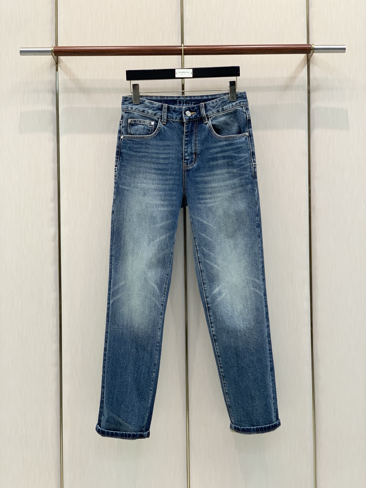 ，Dior 迪奥，2026春秋新品，官网专柜同步有售，原单狠货，时尚休闲水洗牛仔裤，超级有范儿的一款牛仔裤，定制原版水洗