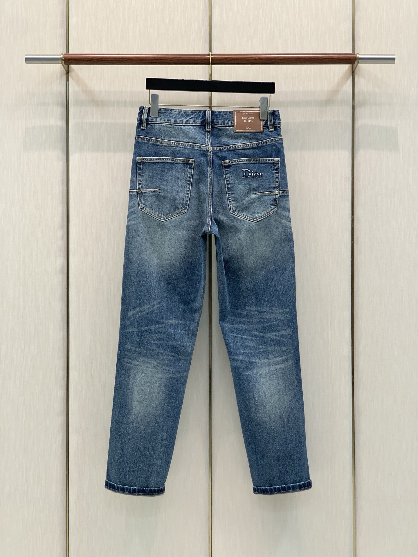 ，Dior 迪奥，2026春秋新品，官网专柜同步有售，原单狠货，时尚休闲水洗牛仔裤，超级有范儿的一款牛仔裤，定制原版水洗