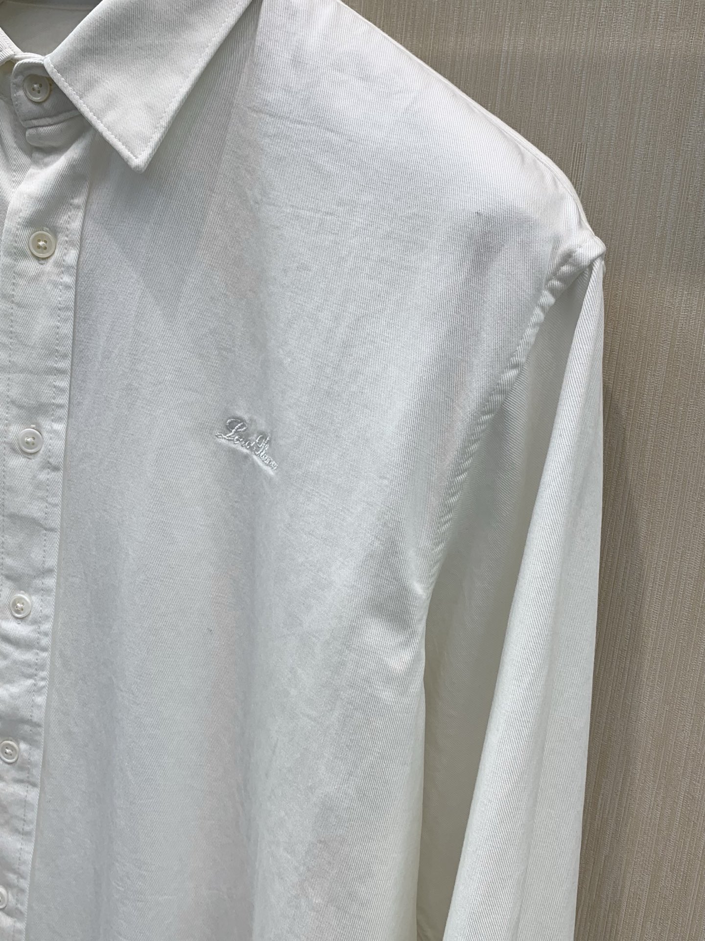 ,Loro Piana(Loro Piana ),2026早秋最新品,专柜同步有售,原单狠货,时尚休闲长袖衬衫,采用进口 ,Loro Piana(Loro Piana ),2026早秋最新品,专柜同步有售,原单狠货,时尚休闲长袖衬衫,采用进口