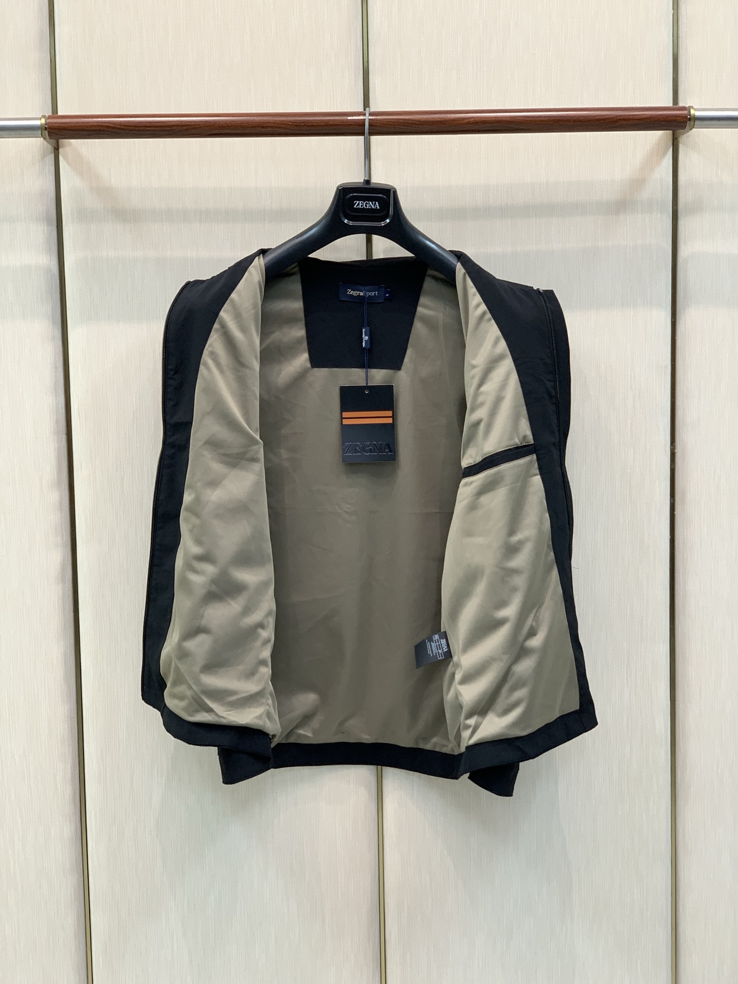 ，杰尼亚 Zegna，2026秋季最新品，专柜同步有售，原单狠货，时尚休闲翻领夹克外套，采用进口原版面料，舒适透气，原版