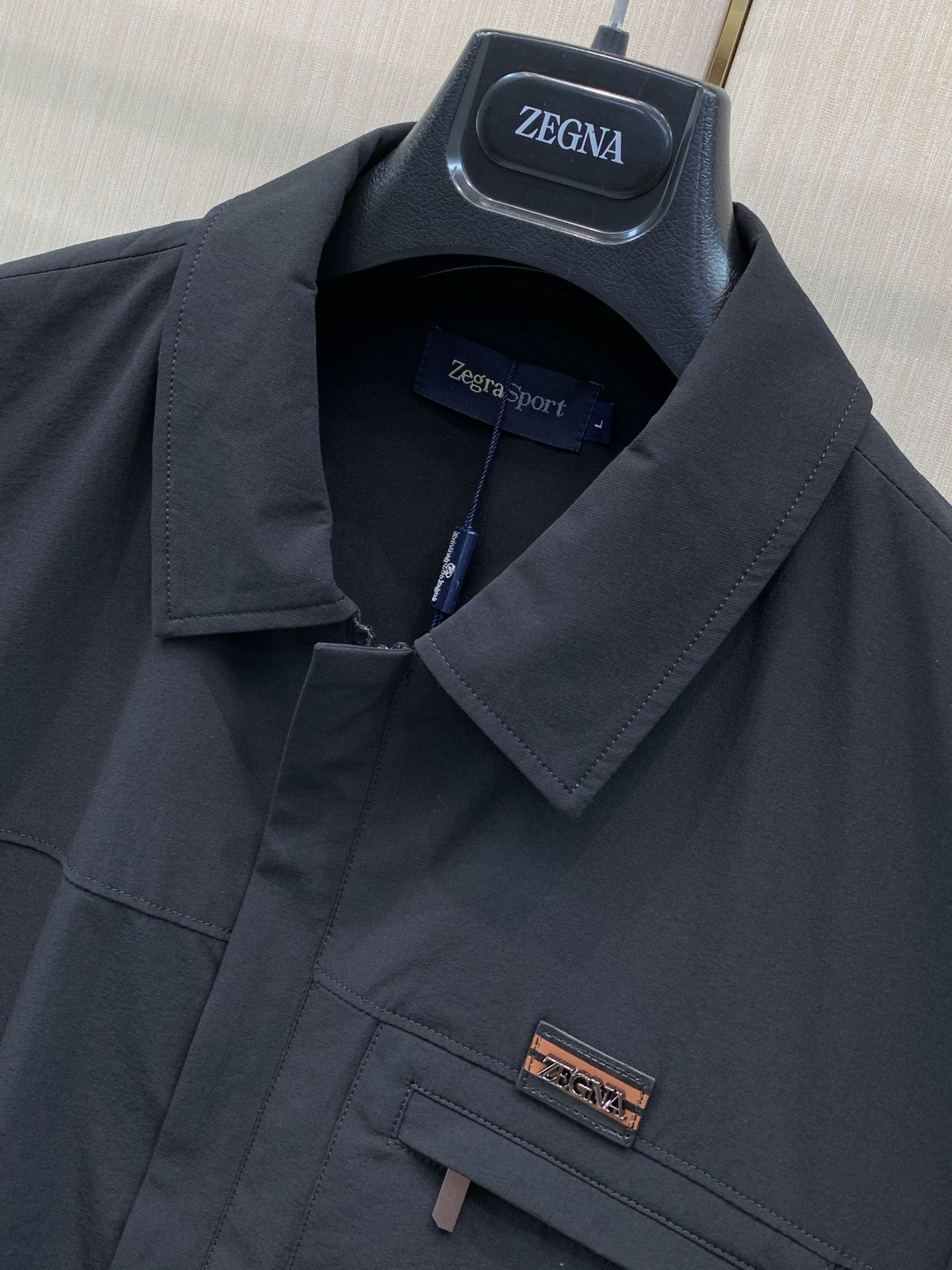 ，杰尼亚 Zegna，2026秋季最新品，专柜同步有售，原单狠货，时尚休闲翻领夹克外套，采用进口原版面料，舒适透气，原版