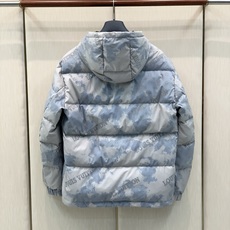 ,LouisVuitton 路易威登,2026冬季最新款,专柜同步有售,原单狠货,时尚休闲连帽羽绒服外套,上身很有特点! ,LouisVuitton 路易威登,2026冬季最新款,专柜同步有售,原单狠货,时尚休闲连帽羽绒服外套,上身很有特点!