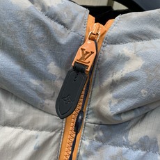 ,LouisVuitton 路易威登,2026冬季最新款,专柜同步有售,原单狠货,时尚休闲连帽羽绒服外套,上身很有特点! ,LouisVuitton 路易威登,2026冬季最新款,专柜同步有售,原单狠货,时尚休闲连帽羽绒服外套,上身很有特点!