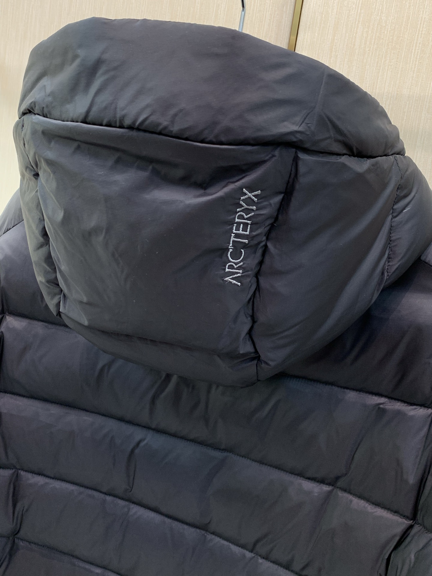 ,ARCTERYX 始祖鸟,2026冬季AW新品,时尚休闲连帽羽绒服外套,专柜同步有售,原单狠货,进口原版面料,工艺极度 ,ARCTERYX 始祖鸟,2026冬季AW新品,时尚休闲连帽羽绒服外套,专柜同步有售,原单狠货,进口原版面料,工艺极度
