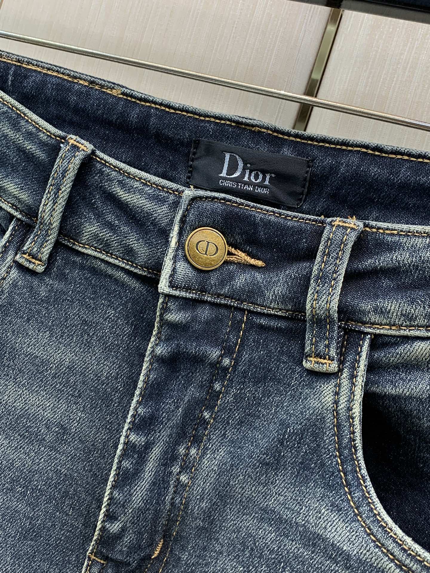 ，Dior 迪奥，2026春秋新品，官网专柜同步有售，原单狠货，时尚休闲水洗牛仔裤，超级有范儿的一款牛仔裤，定制原版水洗