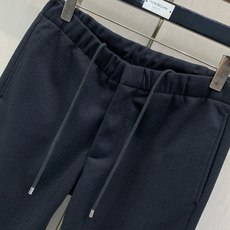 ,杰尼亚 Zegna,2026春秋最新品,专柜同步有售,原单狠货,时尚休闲裤,采用进口原版面料,舒适透气,原版五金辅料装 ,杰尼亚 Zegna,2026春秋最新品,专柜同步有售,原单狠货,时尚休闲裤,采用进口原版面料,舒适透气,原版五金辅料装