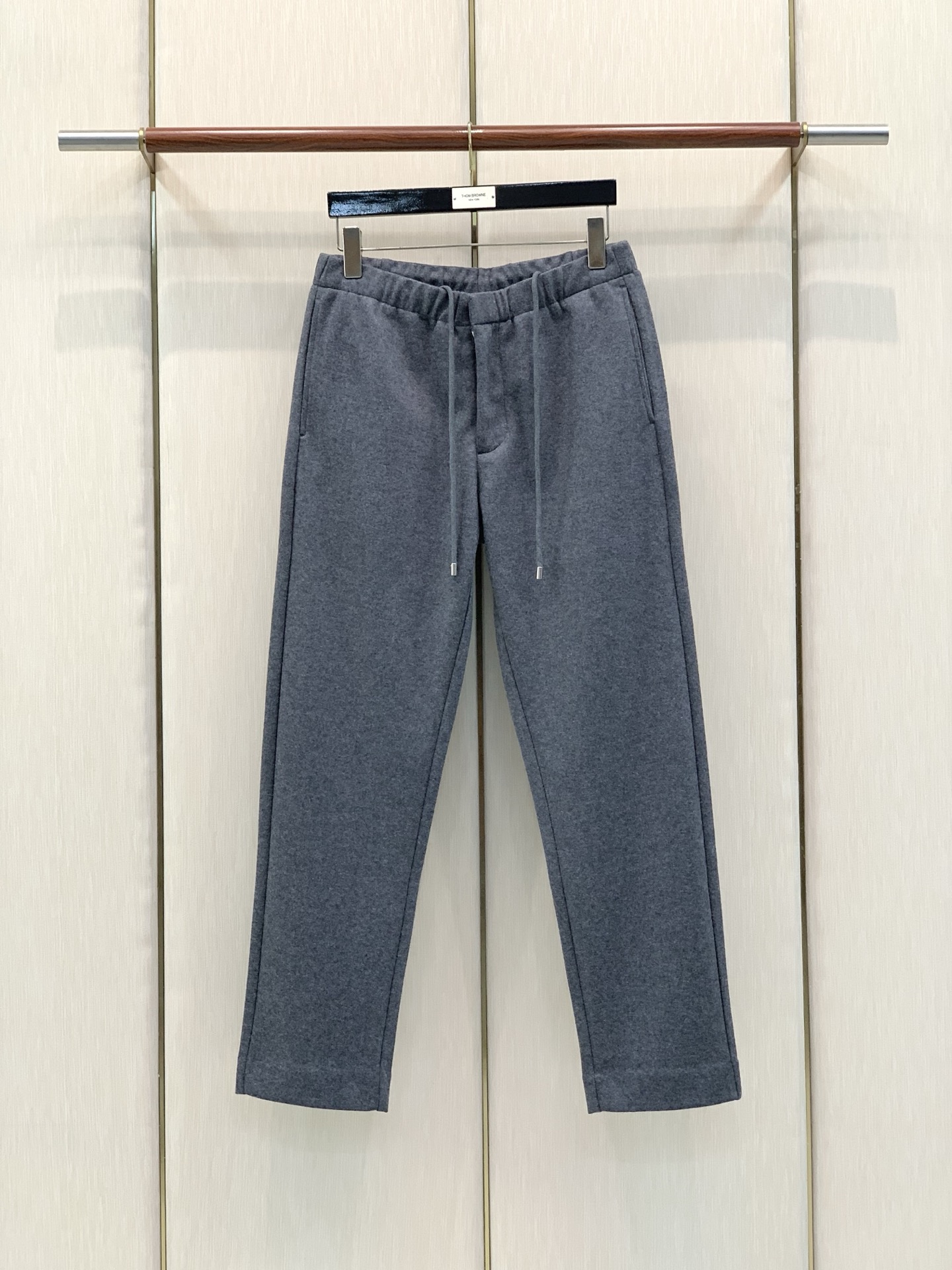 ，杰尼亚 Zegna，2026春秋最新品，专柜同步有售，原单狠货，时尚休闲裤，采用进口原版面料，舒适透气，原版五金辅料装