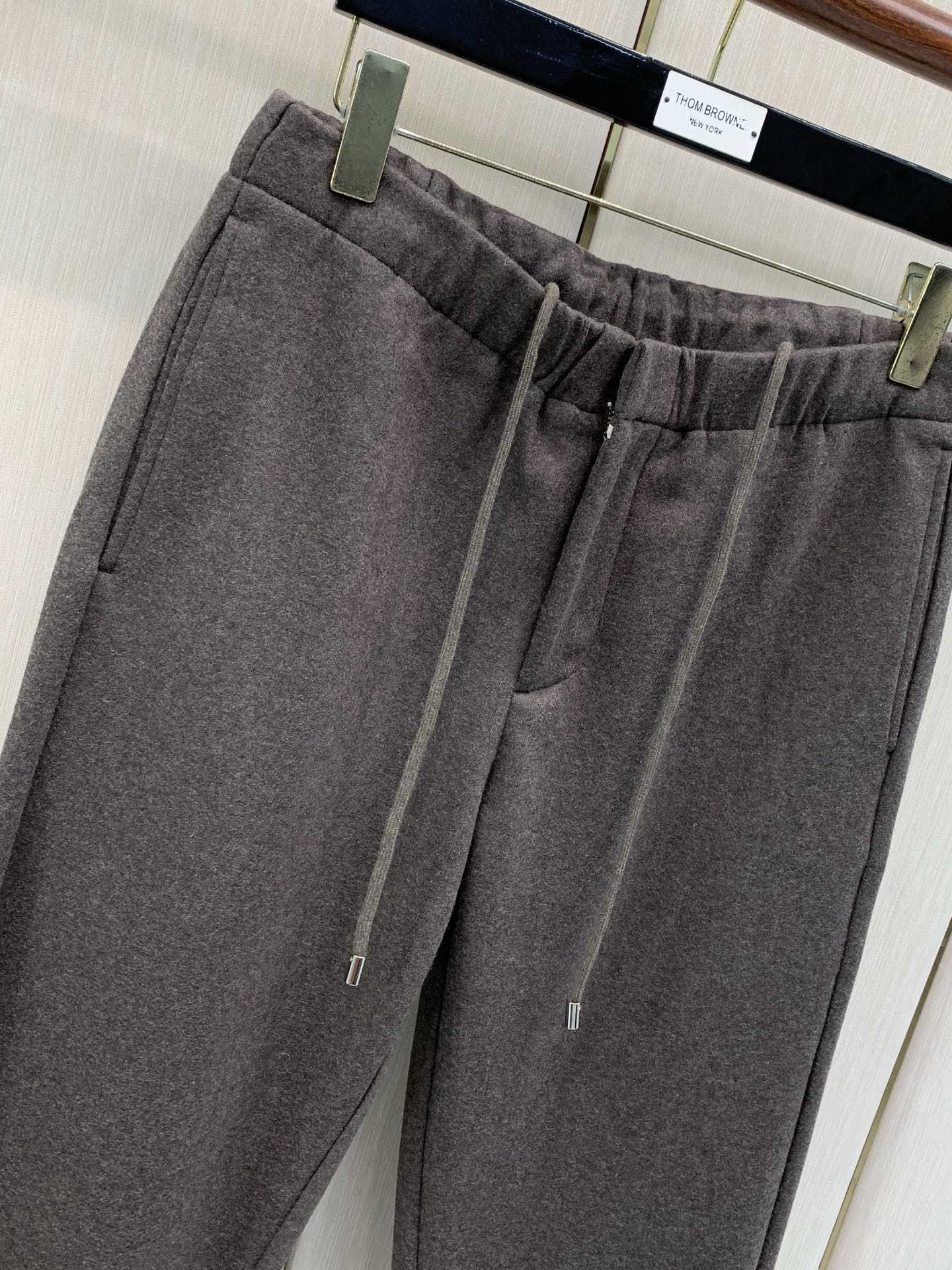 ,杰尼亚 Zegna,2026春秋最新品,专柜同步有售,原单狠货,时尚休闲裤,采用进口原版面料,舒适透气,原版五金辅料装 ,杰尼亚 Zegna,2026春秋最新品,专柜同步有售,原单狠货,时尚休闲裤,采用进口原版面料,舒适透气,原版五金辅料装